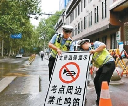 西安交警:“九箭齐发”护航高考 铺就学子“追梦坦途”