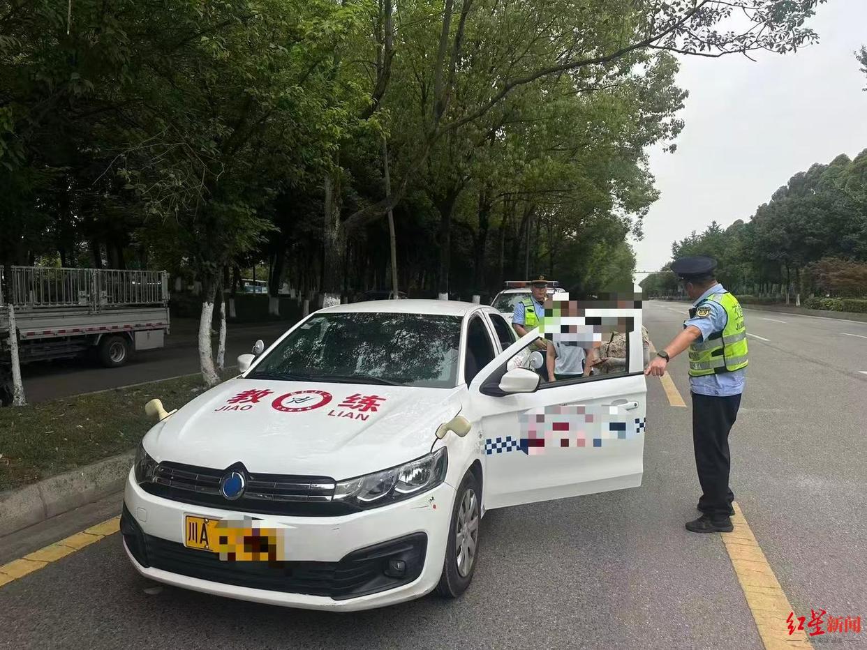 教练教唆学员冲卡逃检 成都交通执法查获一起驾培违规案件