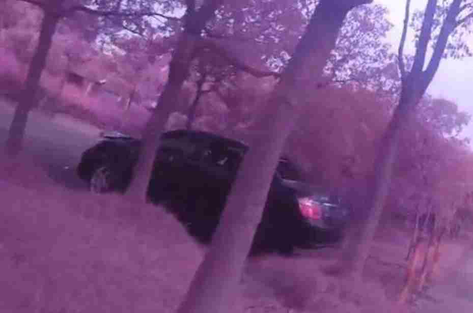 车主为省停车费将车停在河边一周后发现车没了 警方调查
