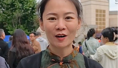 旗袍成高考生家长的应援穿搭 祝考生们一路绿灯、旗开得胜、金榜题名
