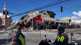第1现场｜菲律宾强震已致15人死亡 一家三层快餐店瞬间坍塌
