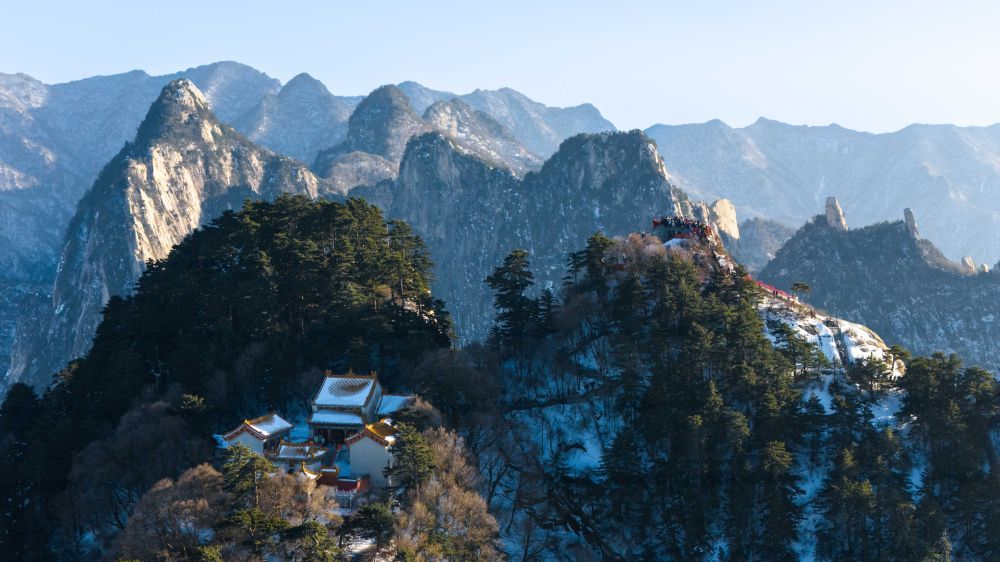 2025年2月3日拍摄的华山群峰(无人机照片)。