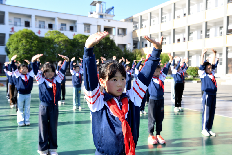 多彩课间活动 助力学生成长