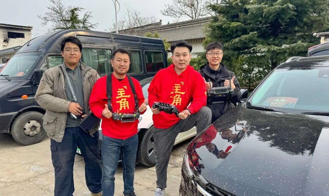 Sq7QjX3SZC6LLX9L.jpg 《主角》片尾工作人员名单,航拍组飞手刘夙培.jpg