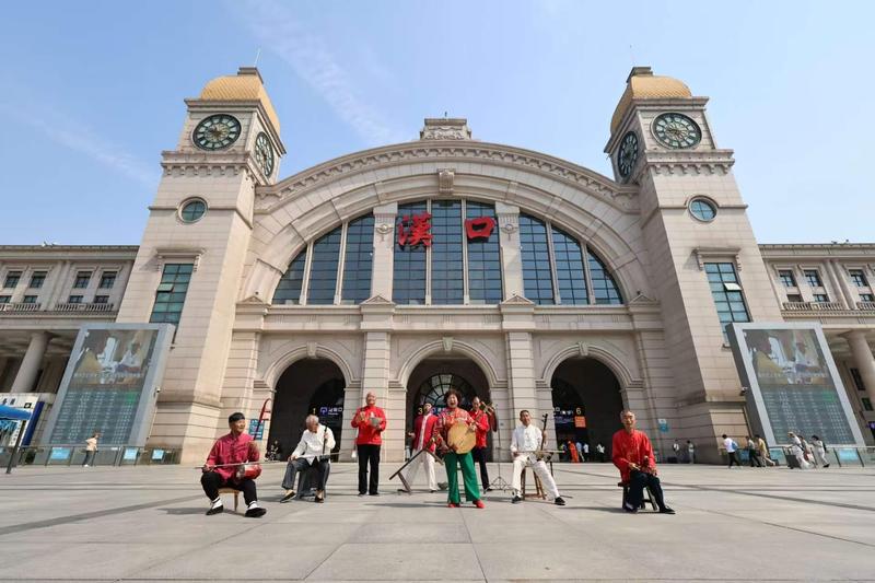 西十高铁开通在即   西安站携特色文化快闪活动走进湖北四大铁路枢纽