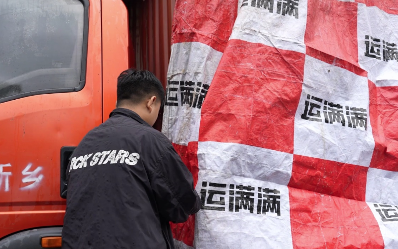 方向盘后的“宝藏”：四位货车司机的父亲节