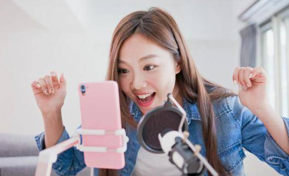 专业“测评”还是商业“套路”？ 央视曝光“测评博主”乱象