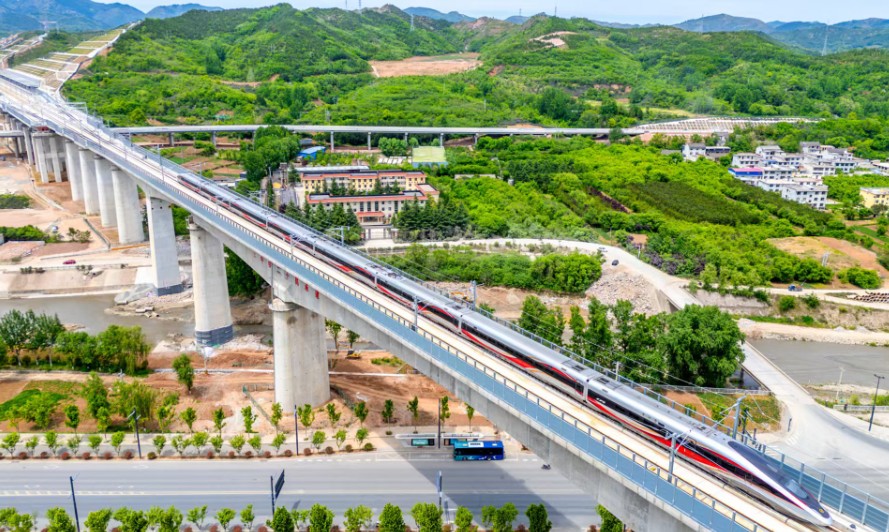 坐着高铁看中国·秦楚天堑变通途 西十高铁6月30日正式开通运营
