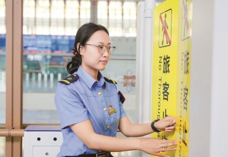 西十高铁今开通 听听他们怎么说