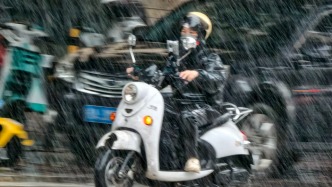 华商头条|多地迎来强降雨 公安部交管局发出提醒