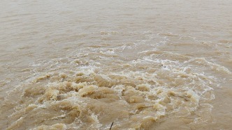 广西横州两座水库发布防汛预警：水位加速上涨 请远离河道
