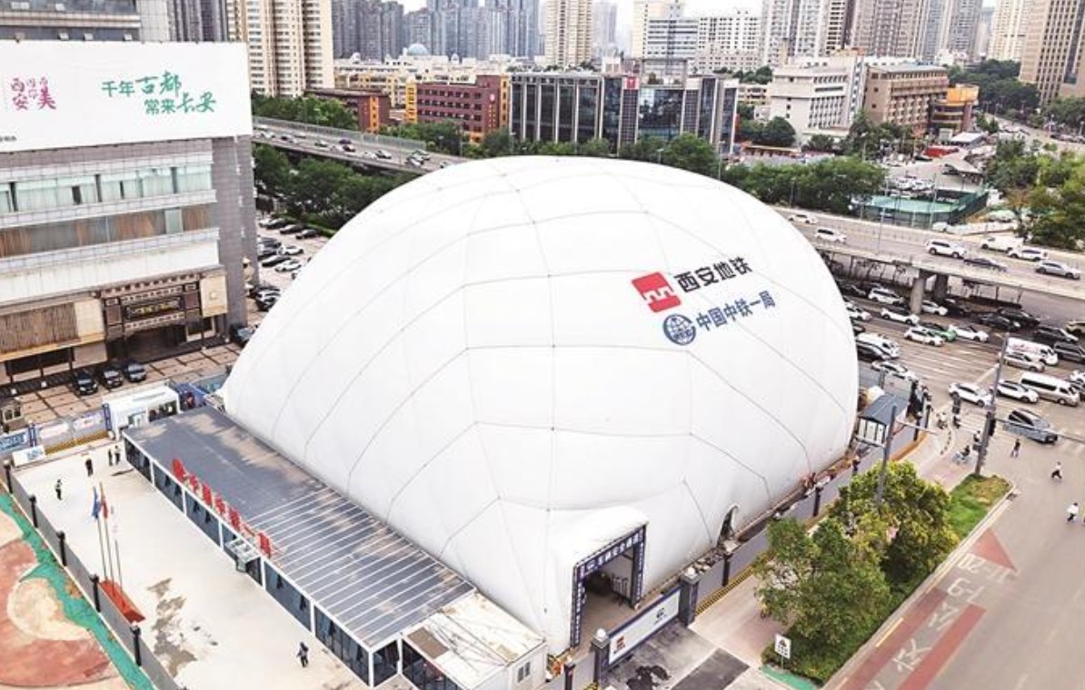 西安市南二环上的“大气球”  “气膜大棚” 降尘降噪