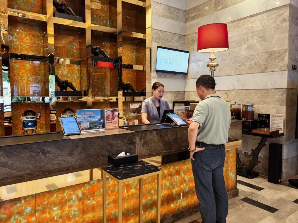 多地酒店试水“24小时退房制” 专家：并不适合所有酒店