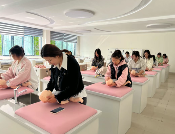 华商头条|高考季 | 凤翔师范学院简介