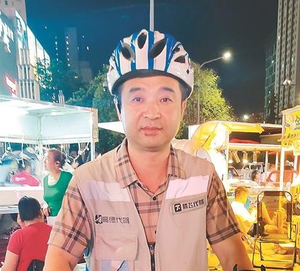 凌晨商铺突发火情 代驾师傅挺身而出 第一时间上报险情