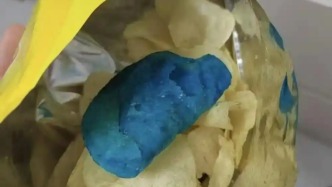 乐事回应“蓝色薯片”：系着色验证薯片 不影响食品安全