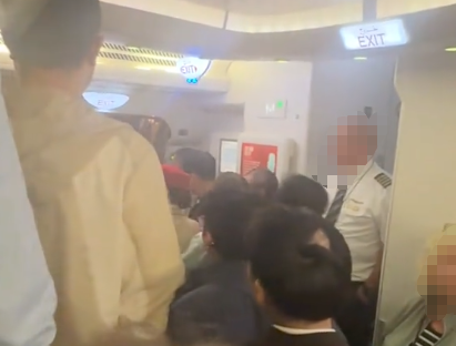 一迪拜飞上海航班因天气备降杭州 373名乘客被困机舱12小时