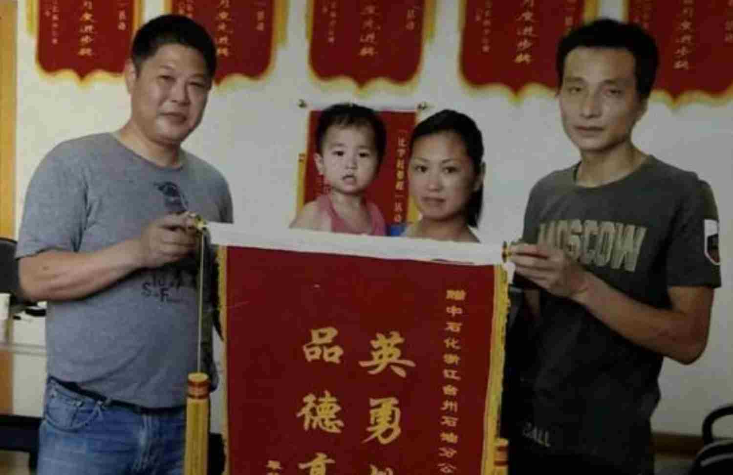 大叔16年前救下的2岁坠江女娃 今年考上北京大学了