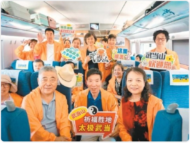 “列车+”持续升温 国铁西安局今年已开行主题专列70余趟