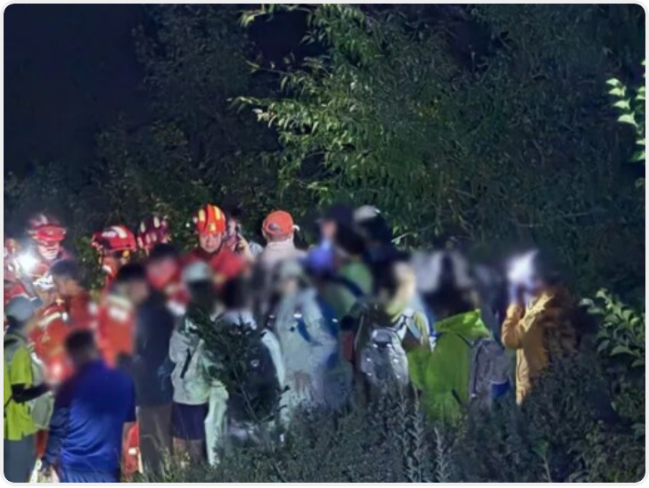 网红打卡地乱象：45人徒步团闯野山深夜被困 领队却不报警！