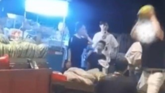 宁波一男子拿数个西瓜砸摊主头部 两人被行拘并罚款