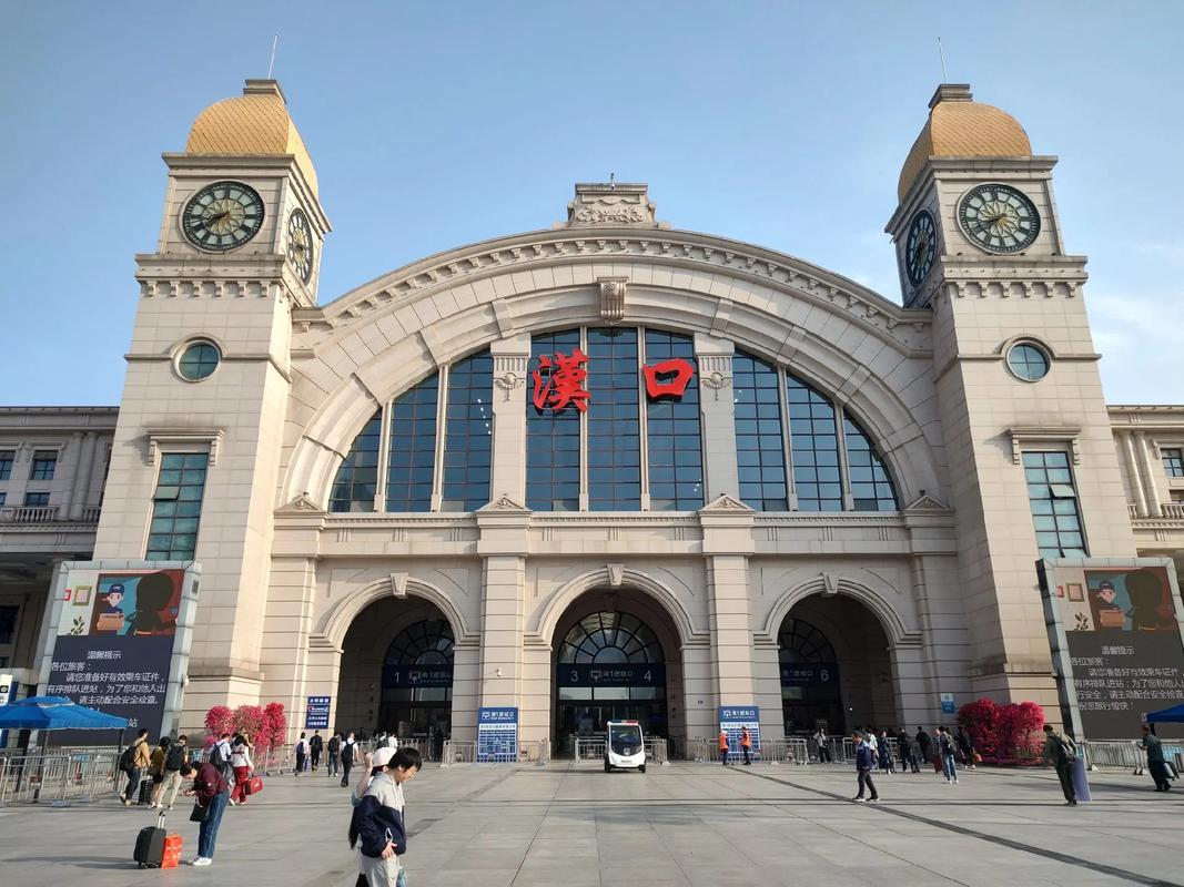 “动车6:43走，进站门咋7点才开” 旅客起诉汉口站 