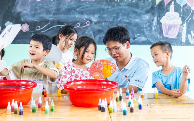 爱心托管班”快乐度暑假