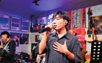 程思源从秦腔童星到乐队主唱