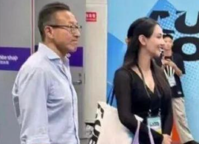 女主持人回应与蔡崇信合照 否认两人系情侣关系：非常诧异