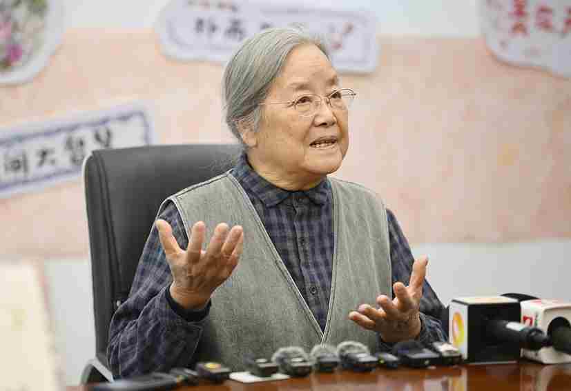 蔡皋在加拿大领取国际安徒生奖 系插画奖项60年来首位中国画家