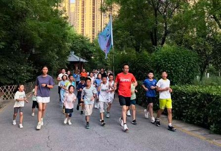 文景山公园里的“丁班长”：一名退役军人的四年公益长跑