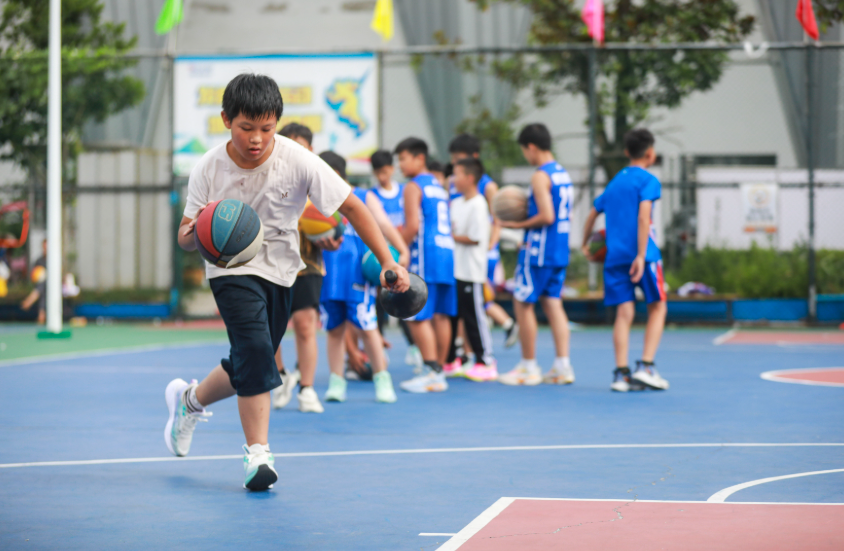 全民健身暑期学生动起来