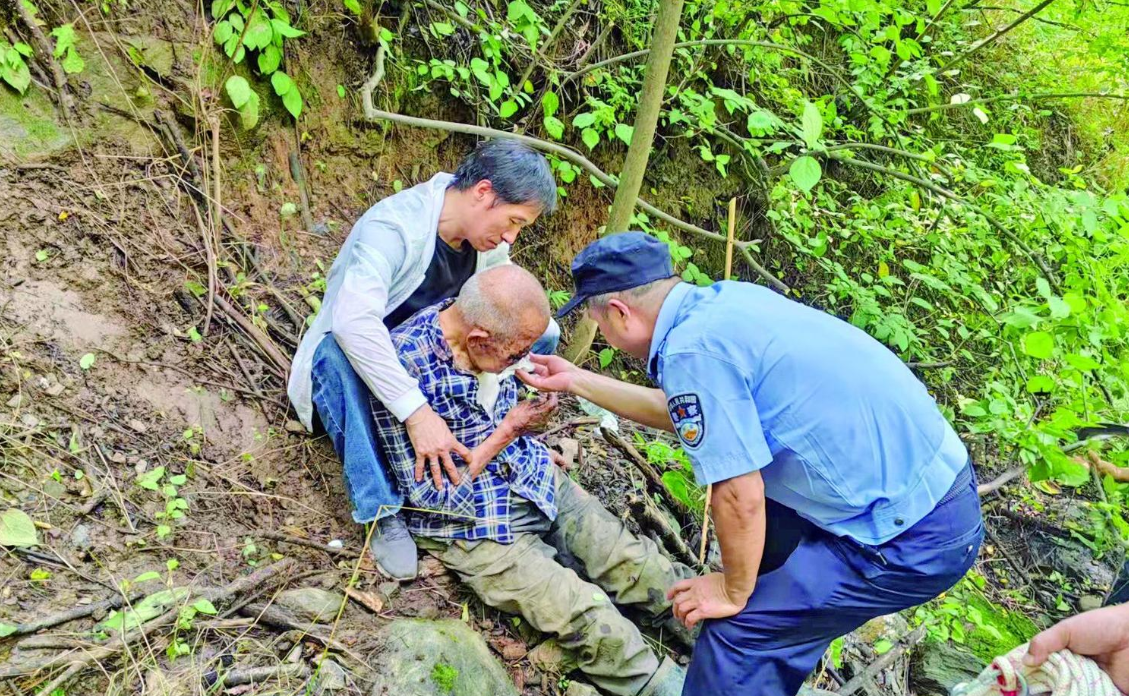 79岁老人独自进入秦岭深山采药失联 警民连夜搜寻救出