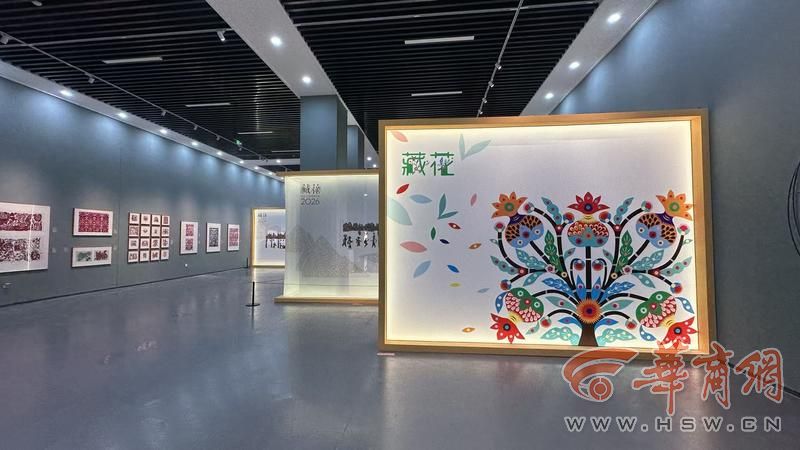 展览现场.jpg 展览现场.jpg