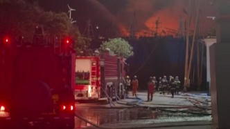福建福安一船厂着火后爆炸 造成1名消防救援人员不幸牺牲