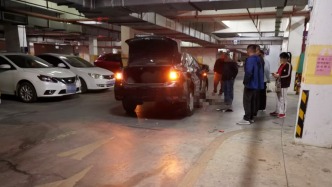 男子驾车回地库碾到横卧醉汉致其死亡 检察院作出不起诉决定