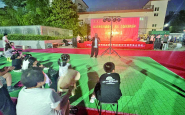 戏台搭在家门口 丰富居民夜生活