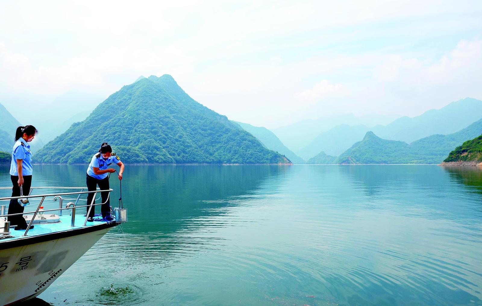 扎根深山 守护一湾碧水