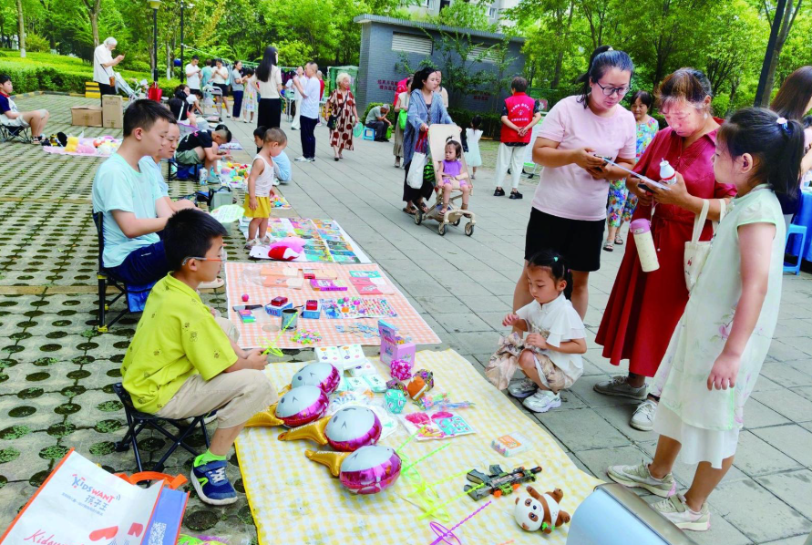 公益市集“花式”出摊 便民服务暖邻里