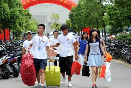 假扮在校生、冒充辅导员！开学季警惕高校“李鬼”新生群