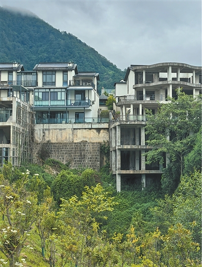 几百平方米住宅被扩建成数千平方米民宿酒店 云南腾冲一“别墅”小镇被曝光