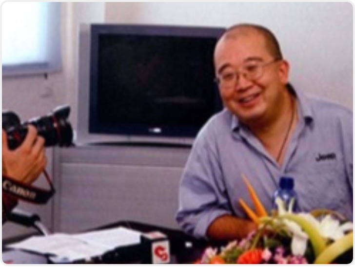 著名战地记者唐师曾逝世
