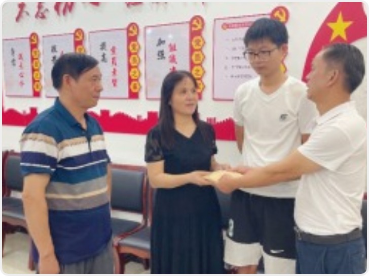 "施救老人遭索赔"店主获2万慰问金 有关部门确认店主无过错