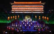 从“看演出”到“聊文化”，城墙夜话带火暑期经济