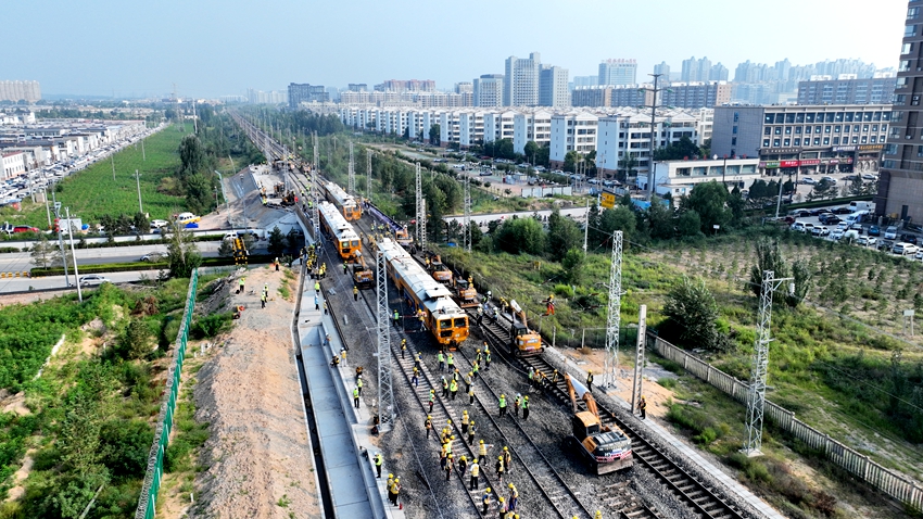 延榆高铁榆林南站完成包西铁路过渡便线拨接施工