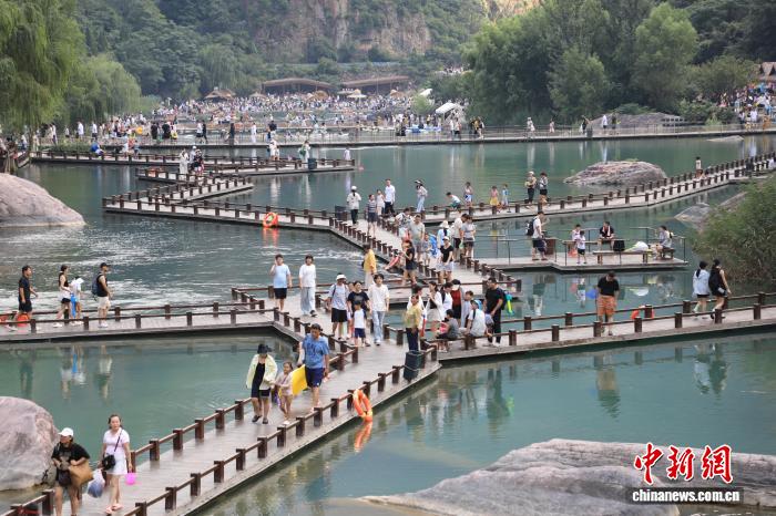 报告：暑期中国多地发放消费券有效撬动文旅活力
