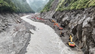 西藏日喀则吉隆泥石流灾害现场已抢通道路2.5公里