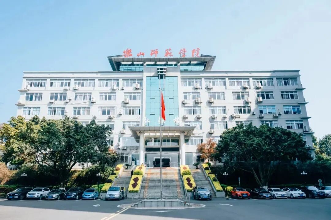 四川高校最小新生仅13岁引热议 与同学差17岁 校方回应