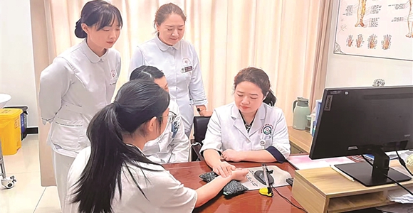 “湿气缠身”困扰人 医生教你科学祛湿