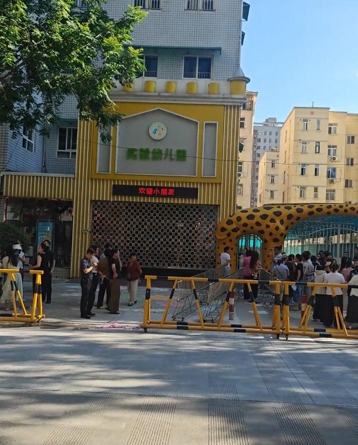 宝鸡一民办幼儿园开学当天突然闭园 教体局：办学资质失效